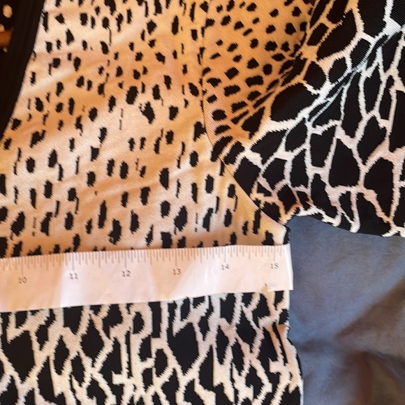 Roberto Cavalli dress SIZE S.Tent Dress
Black.Three-Quarter Sleeve with V-Neck. - Picture 16 of 16